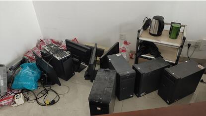 關于報廢電腦、驗鈔機、課桌椅、多媒體設備及報刊架等學校資產處置的公告